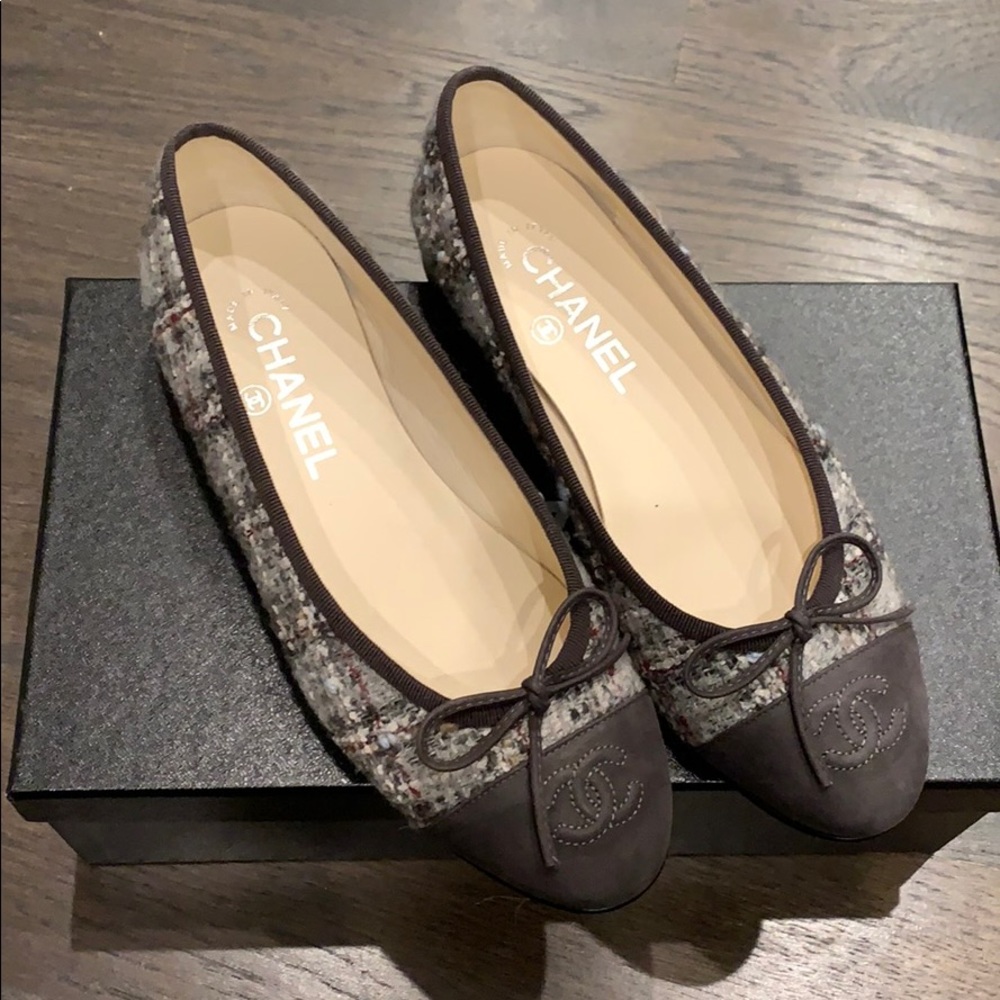 CHANEL Brown and Cream Flats